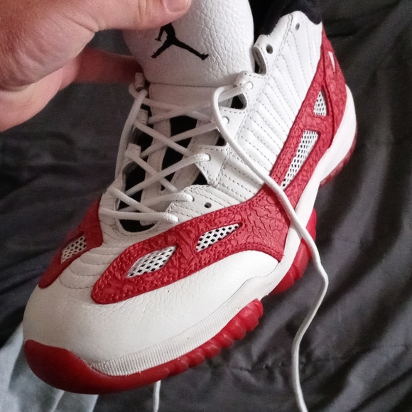 Jordan 11s I got I wore them about 5 times there in really good condition - Picture 3 of 3